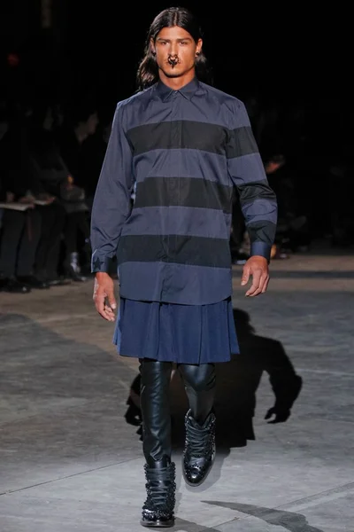 Look 15